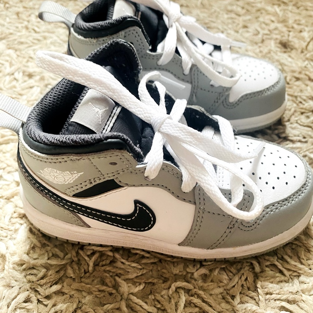 Jordan 1 Mid Toddler 8C gently used
